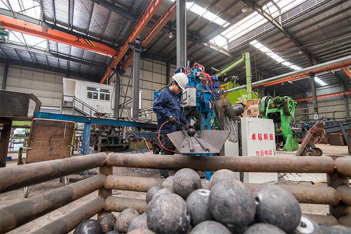 枣阳网架配件-螺栓球加工车间